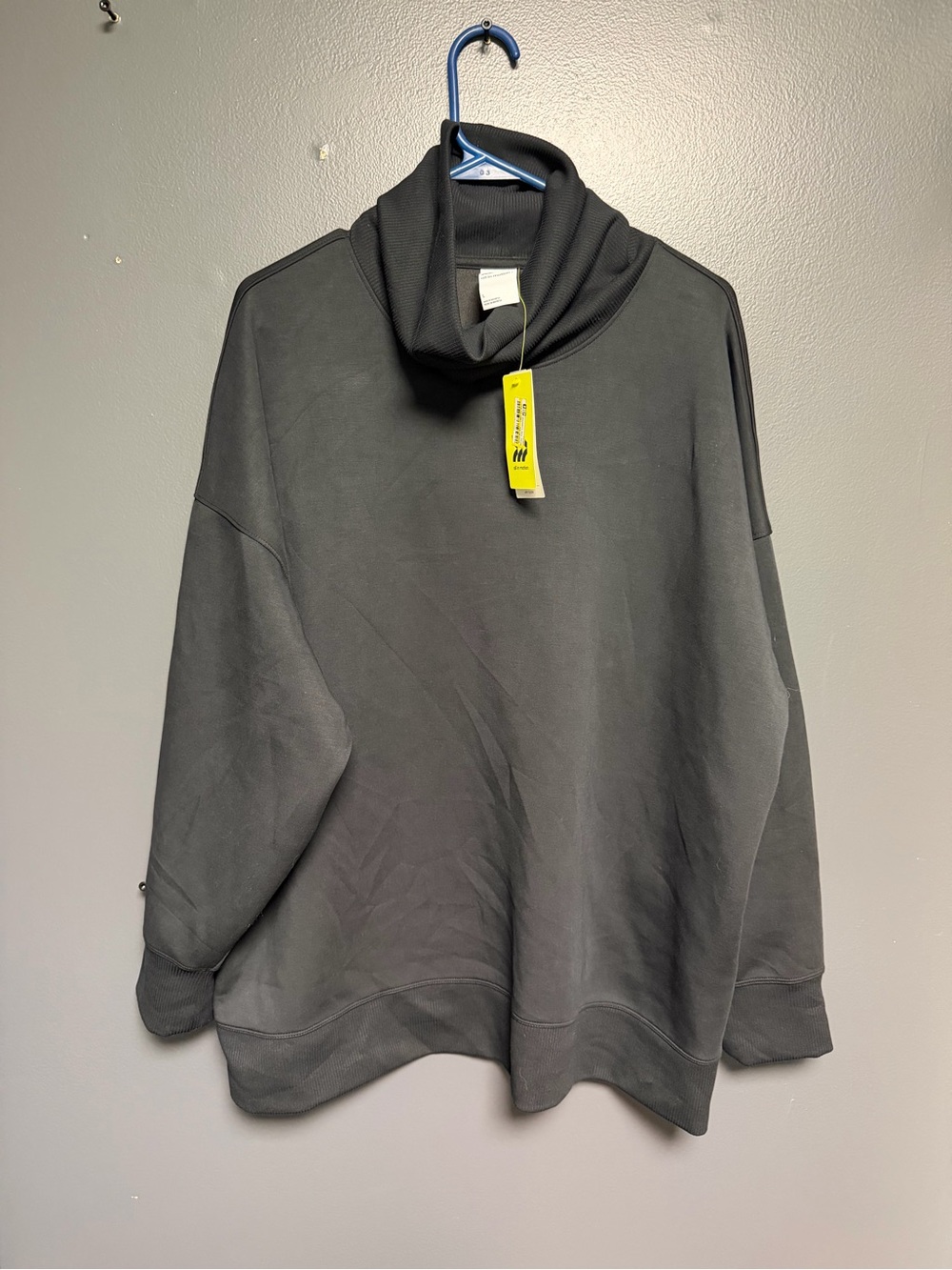 NWT Target All In Motion Women’s Airy Sleek Funnel Neck Pullover Black L